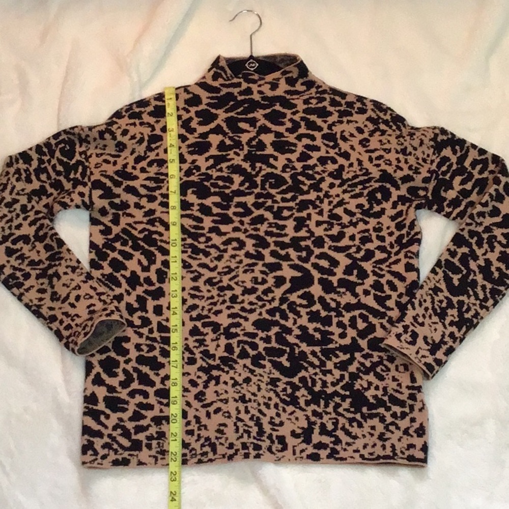 Tahari 🐆 leopard mock neck sweater - Picture 7 of 8